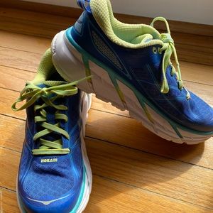 SOLD! Hoka Clifton size 7 EUC!